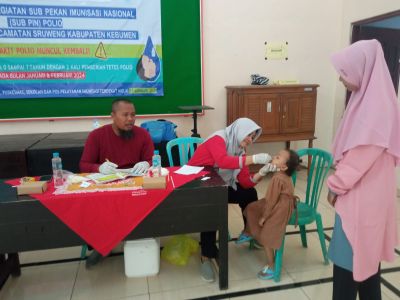 Kegiatan Imunisasi Sub Pin Polio Desa Sidoharjo Kecamatan Sruweng