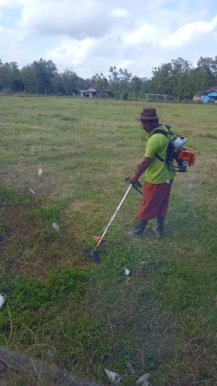 Pemotongan Rumput Lapangan Di Desa Sidoharjo Kecamatan Sruweng 02